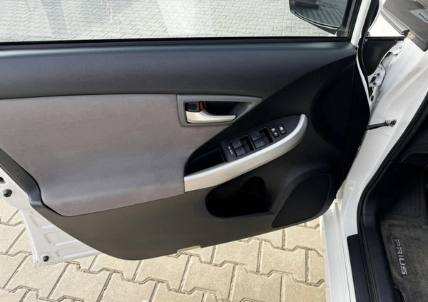 Toyota Prius cena 49999 przebieg: 147000, rok produkcji 2015 z Raszków małe 529